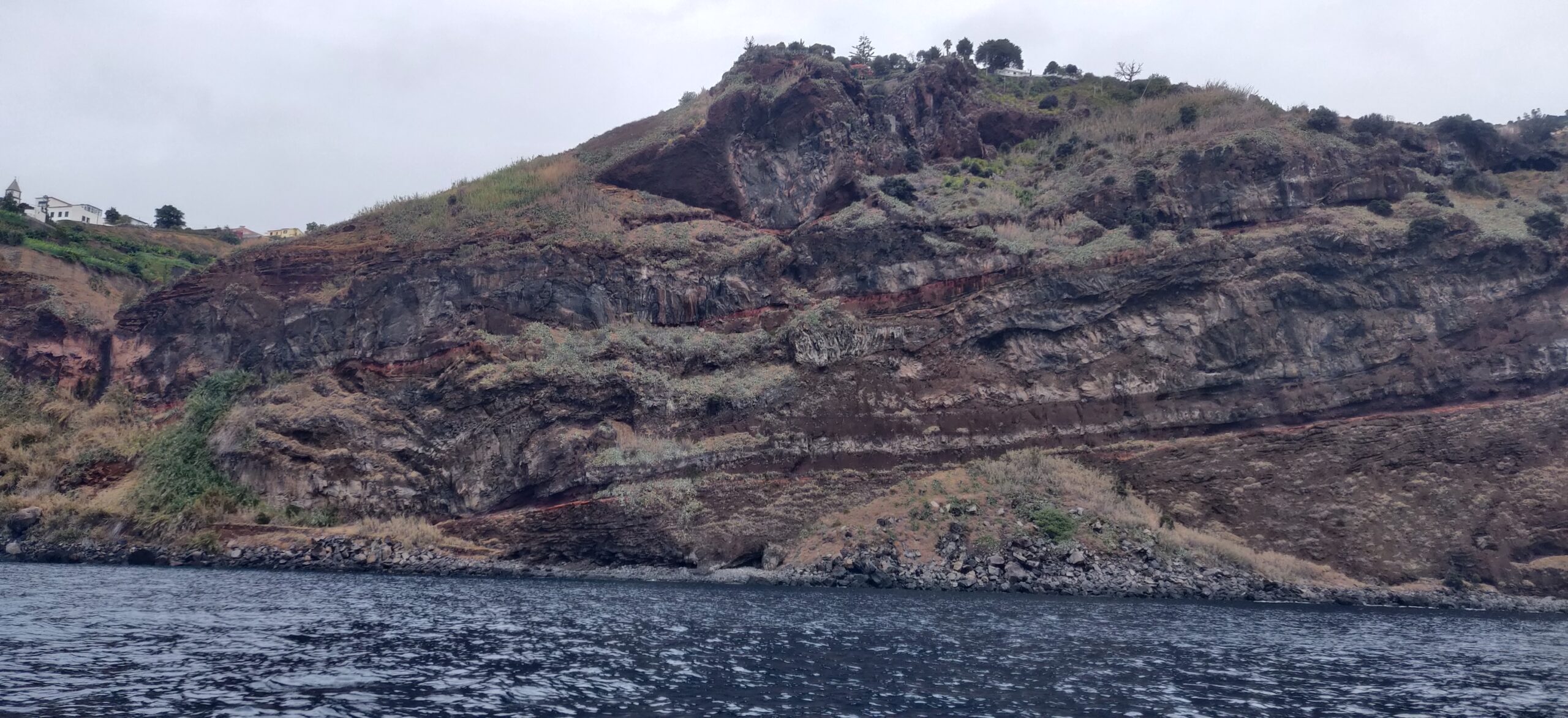 Guia a remar em SUP na costa da Madeira